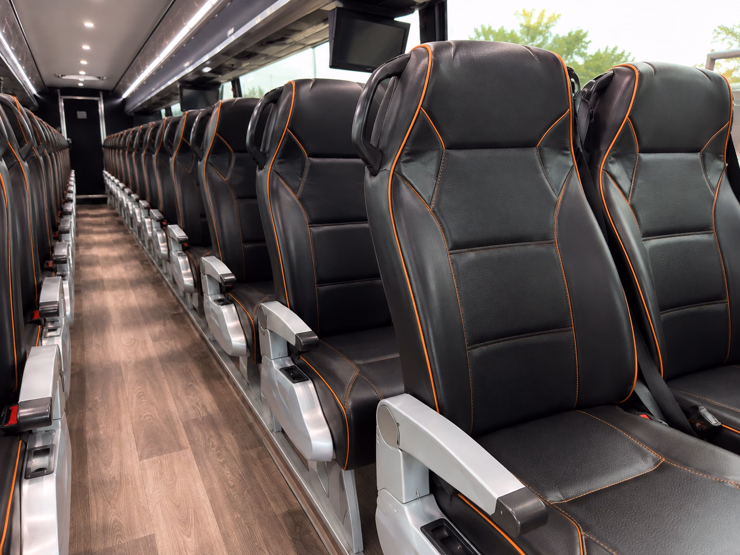 guest shuttle buses between jonesboro hotels and your wedding venue